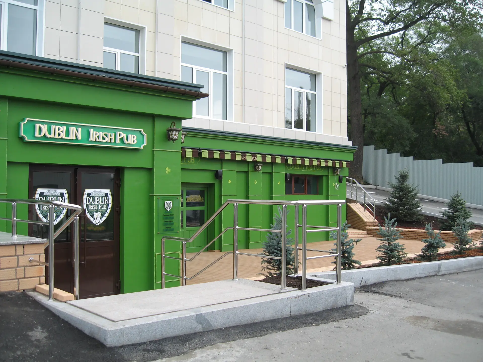 Ирландский  пивной бар в центре Владивостока