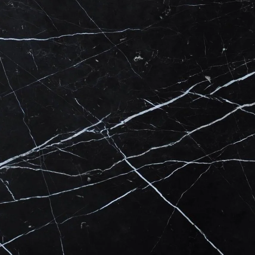 Мраморный подступенок Неро Марквина (Nero Marquina) 1500*150*20 полировка