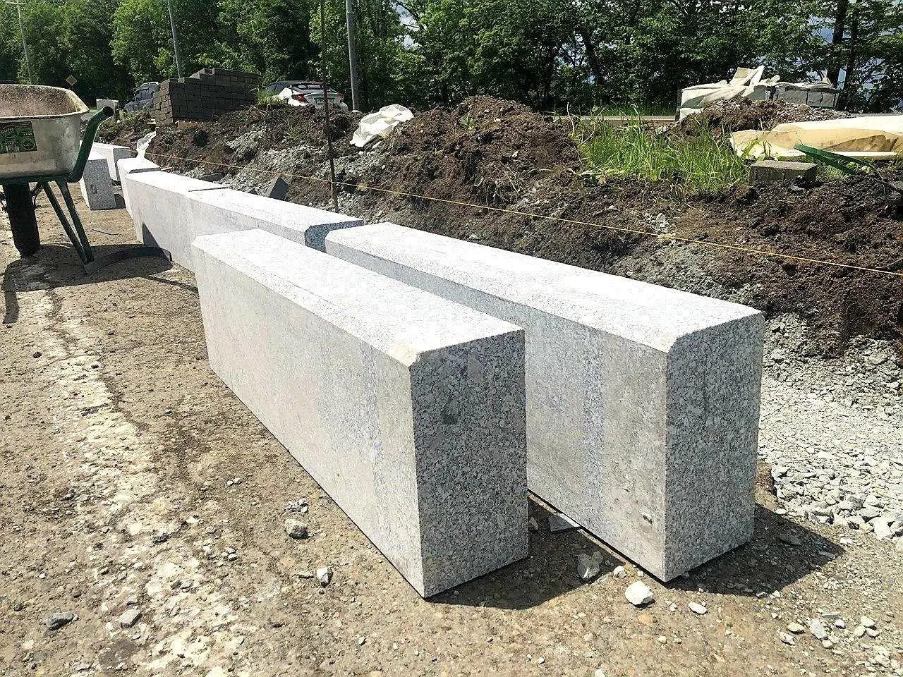 Монтаж дорожного бордюра (ГП1) ул. Маковского, г. Владивосток.